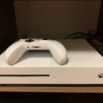 XBOX ONE S, 1 tb, 1 геймпад, в Вологде