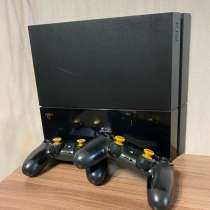Продам PS4 + 2 геймпада +провод hdmi, в Томске