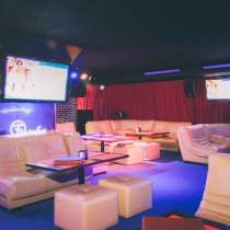 Комплект мягкой мебели + столы, в Магадане