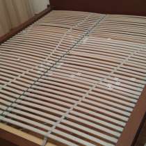 Продам хорошую крепкую кровать, в Москве