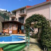 Богатый семейный дом, в Ялте