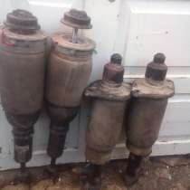 Продам комплект от Ауди пневмо насос и стоики все в хорошем, в г.Сухум