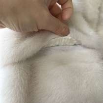 Шикарнейшая светлая шуба с капюшоном, в Москве