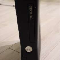 Игровая приставка Xbox 360 и джойстик, в Домодедове