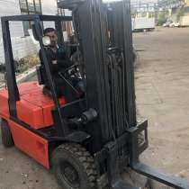 Погрузчик Nissan 2.5 тонн, дизельный, автомат, в Москве