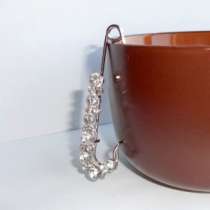 Булавка со стразами, в Москве