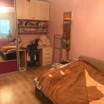 Сдается обустроенная однокомнатная квартира имеется интернет, в Серове