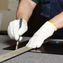 Услуга:резка стекла;зеркала, оргстекло с их сверлением, в Москве