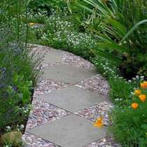 Ищу семейную пару с проживанием, в Москве