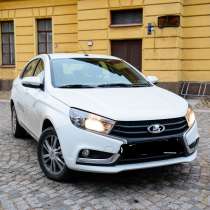 Машина Lada Vesta, в Челябинске