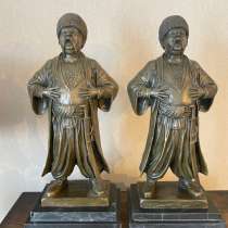 Бронзовая фигура российского козака (2 шт): в47см, ш20см, в Москве