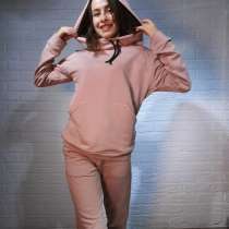 СПОРТИВНЫЙ КОСТЮМ, в г.Тбилиси