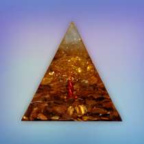 Пирамидка оргонит. Золотое дерево, в Магнитогорске