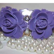 Браслет новый на Резинке сиреневый Фиолетовый розы пластик, в Москве