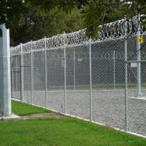 Мoнтаж инженeрных зaгрaждений из колючей проволоки Егоза, в Туле