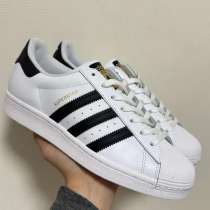 Черные кроссовки Adidas, в Тюмени