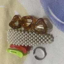 Заколки и одно колечко б/у, в Тюмени