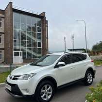 Продаю свой автомобиль Toyota RAV 4, 2015 г, в Красноярске