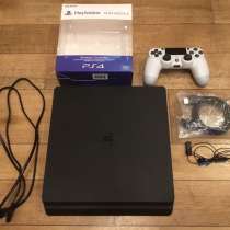 PlayStation 4 Slim 1TB в идеале со всем комплектом, в Москве