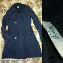 Срочно отдам Плащ бу р. 42, цвет темно синий всего, в Москве