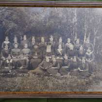 Винтажная фотография "Гимназистки со священником", в Санкт-Петербурге