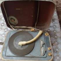 Проигрыватель винила "Молодежный", в Каменск-Шахтинском