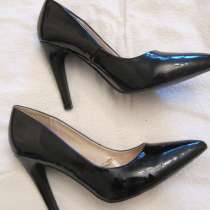 Продам новые лаковые туфли 40 размера, в Санкт-Петербурге