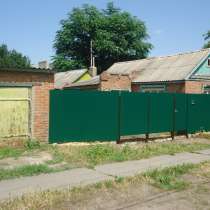 ПРОДАМ ДОМОВЛАДЕНИЕ - ЗЕМЛЯ (8 СОТОК). ГАРАЖ. ДОМ (ремонт), в Сальске