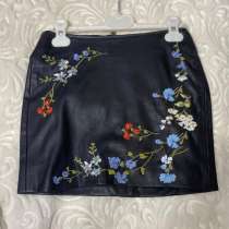 Юбка кожаная с узором, в Барнауле