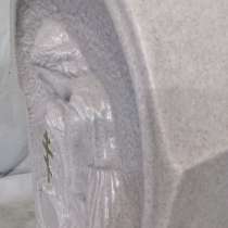 Памятники, кресты, цветники, тумбы, цветники, в Нижнем Новгороде