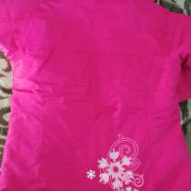 Четыре куртки и брюки для девочки рост 140-146, в Подольске