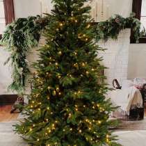 Искусственная ёлка, в Дмитрове