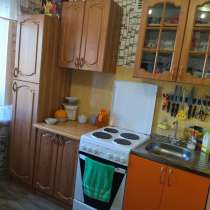 Продам кухонный гарнитур(4000) и Эл. плиту(4000), в Качканаре