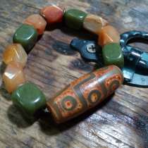 Браслет на руку. Агаты с большой бусиной дзи, в Краснодаре