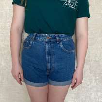 Продам джинсовые шорты, в Хабаровске