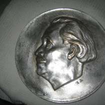 Барельеф Георгия Димитрова,1950-е годы,автор П.Д.,литьё-бронза посеребрение, в Москве