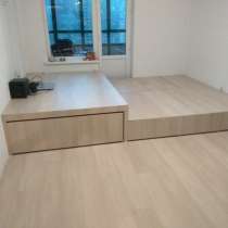 Подиум - кровать в квартире, в Санкт-Петербурге