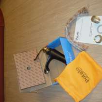 Кран-смеситель чёрный с ручкой под золото изящного дизайна, в Видном