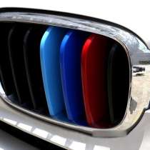 Вставки триколор в решётку BMW X6 F16, в Москве