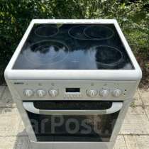 Продам электрическую печь Beko, панель стеклокерамика, в Владивостоке