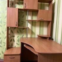 Продам многофункциональный письменный угловой стол с полками, в г.Чугуев