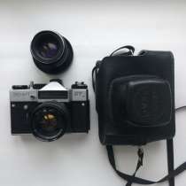 Zenit фотоаппарат со вспышкой и дополнительным объективом, в Костроме
