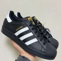 Черные кроссовки Adidas, в Тюмени