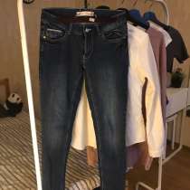 Синие джинсы, в Санкт-Петербурге