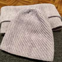 Шапка и снуд, в Гатчине