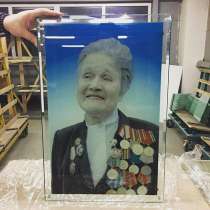 Памятники из многослойного закаленного стекла в Кирове, в Кирове