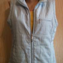 Джинсы CRO Jeans. Жилет без рукавов Finn Flare, в Москве