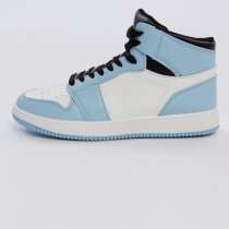 Кроссовки красивые, в Новосибирске