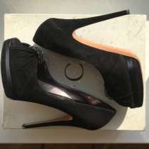 Туфли casadei италия новые 39 замшевые черные платформа, в Москве