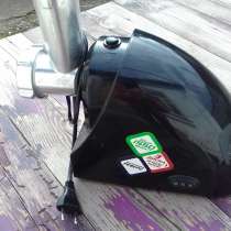 Продается электрическая мясорубка, в Феодосии